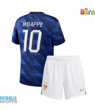 Billiga Frankrike Kylian Mbappe #10 Hemmatröja Barn VM 2026 Kortärmad (+ Korta byxor)